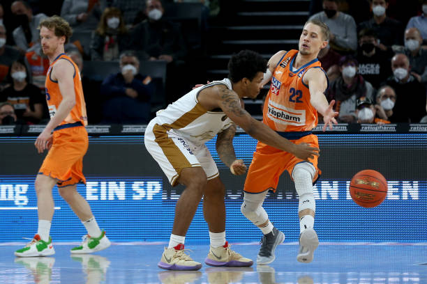 奥多伊等不 奥多伊等不